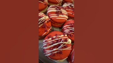 Sensational raspberry macarons