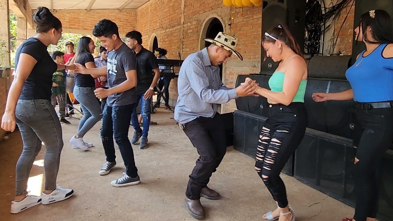 Sergio el Bailador y Maria Elena