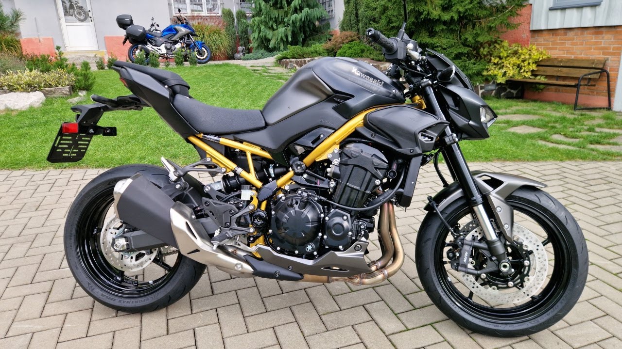Kawasaki Z900 Metallic Matte Graphenesteel Gray MY2026 4K - YouTube