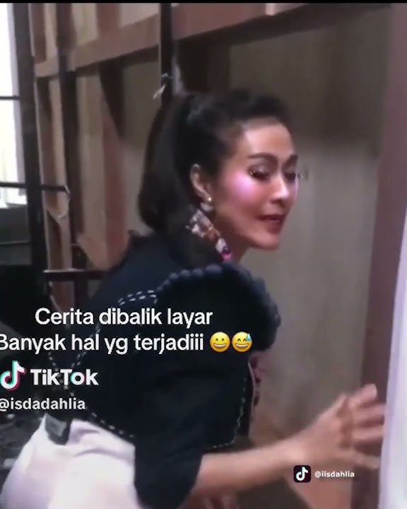 Celana Iis dahlia Sobek Saat Manggung