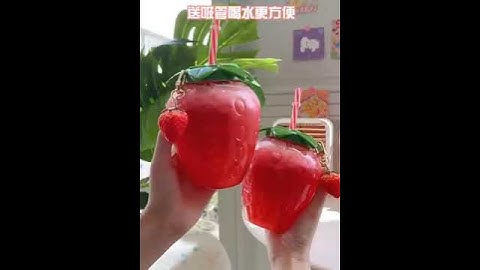 BÌNH ĐỰNG NƯỚC HÌNH QUẢ DÂU TÂY KÈM ỐNG HÚT VÀ MÓC KHOÁ - BĐNCTV19GB47