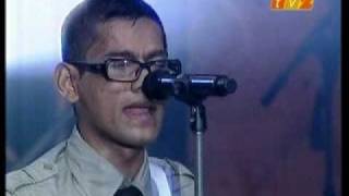 Video thumbnail of "Azlan & The Typewriter - Kelibat Si Penyair - Konsert Gegar Generasiku 2009"