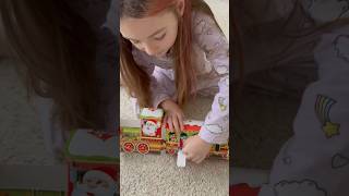 Открываем первый день Адвент киндер #advent #kinderasmr #kinder #adventcalendar