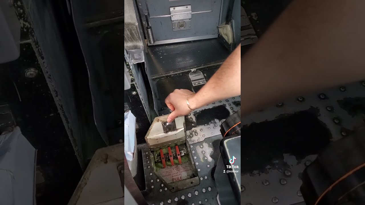 How To Deploy Landing Gears During An Hydraulic Failure Short Nolinor