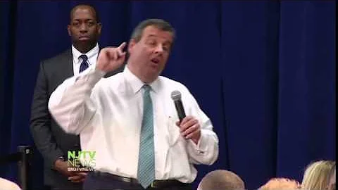 Gov. Christie spars with teacher at Kenilworth Tow...