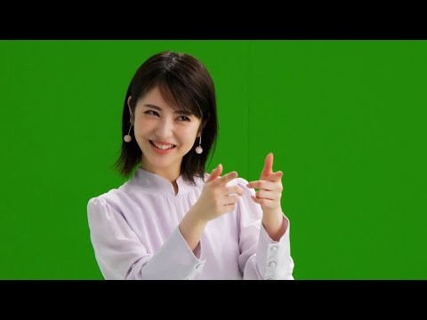 浜辺美波、アドリブで“ゲッツ！”ポーズ！？ミニチュアサイズになってコンタクト選びを応援　メニコン「Miru」新TVCM「Miru『ハッピー音符』」篇