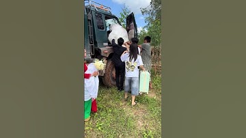 Đám cưới mùa lũ