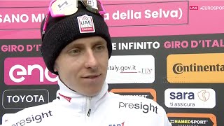 GIRO 2024 - Tadej Pogacar salue les "balls" d'Antonio Tiberi, à l'issue de la 10e étape