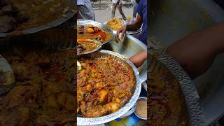 This mama making masala Jhalmuri with alur dom