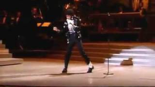 Moonwalk   Michael Jackson   Billie Jean   Le Premier Moonwalk du King Of Pop Resimi