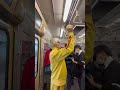 [TikTok200万回再生]吊り革をバームクーヘンにした男。