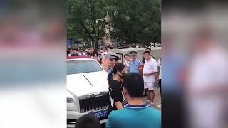 Download 北京一勞斯萊斯堵醫院應急通道後續 當事人小弟:她着急做孕檢 Mp3 and Video 北京一勞斯萊斯堵醫院應急通道後續 當事人小弟:她着急做孕檢