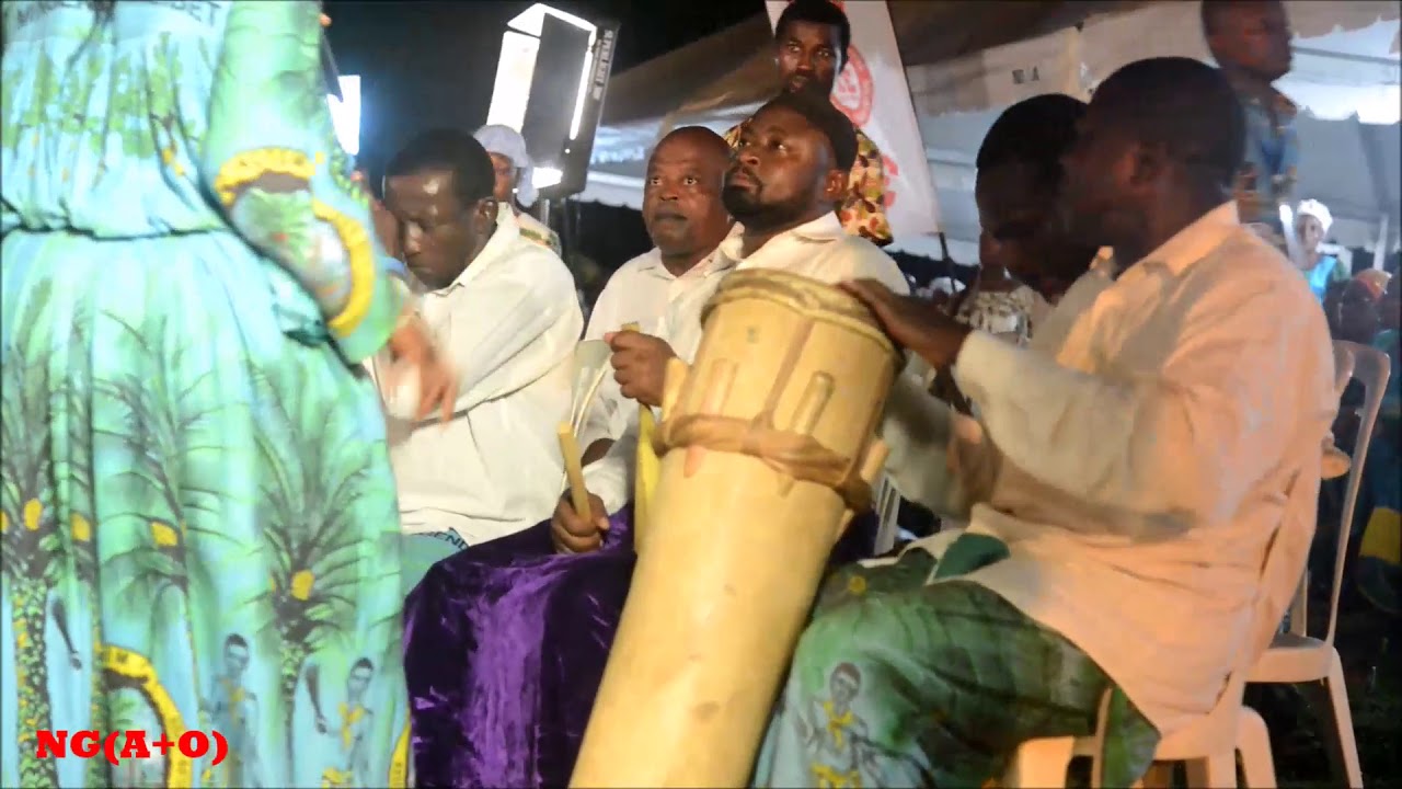 DANSE BAKOKO - Extrait Caravane Ngondo 2018 dans le Canton BAKOKO 1