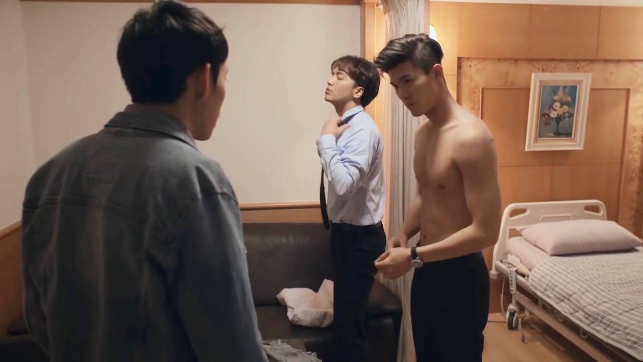 黑幫攻和帥氣男醫生共處一室被警察受抓包，警察受吃醋離開，黑幫攻一招秒哄好！