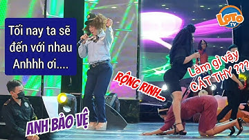 DIVA Cát Thy làm "hành động lạ" khiến Thắm Liệu Su Su và cả đoàn lô tô Hương Nam ngỡ ngàng...