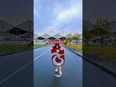 🏟️ #Trabzonspor taraftarları Samsunsporlu taraftarı tiye aldı! #trabzon #samsun #samsunspor #futbol