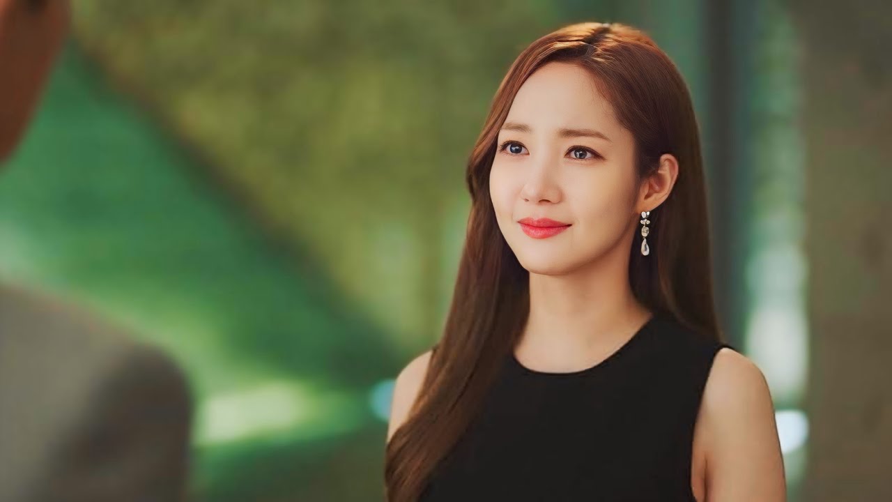 بنت فقيره بيخطفوها وهي صغيره فبتعمل عصابه بتسرق النصاببين بمساعده مجموعه شباب من تعليمها ملخص مسلسل