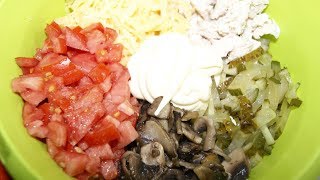 Салат с курицей, грибами и соленым огурчиком. Салат с курицей, грибами и соленым огурчиком.