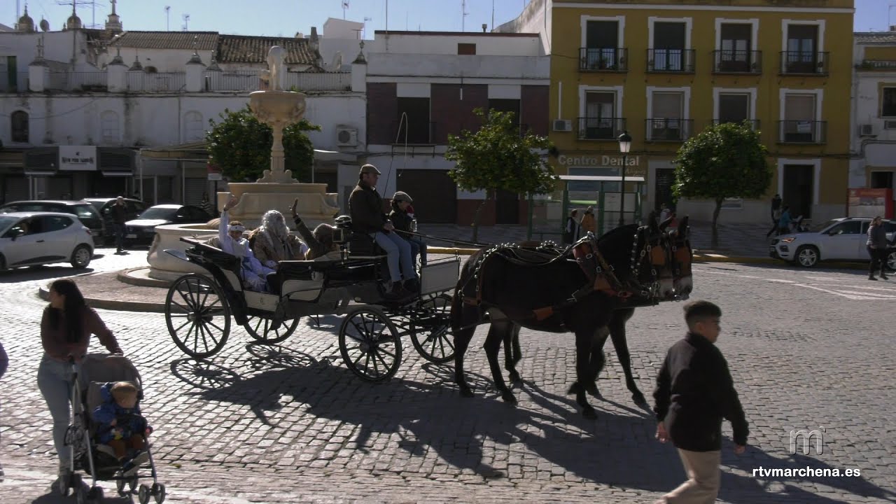Pasacalles Majestades Reyes Magos e intercambio de coronas con Reyes  Magos salientes 22-11-2025