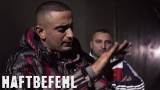 Video thumbnail of "Haftbefehl - Lass die Affen aus'm Zoo"