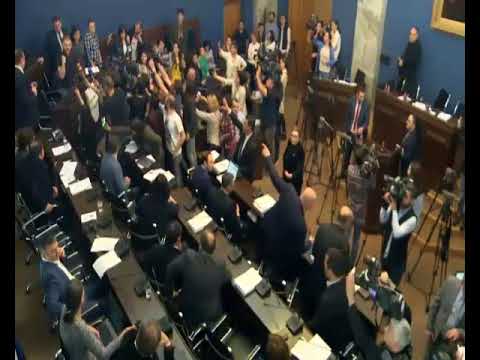 სულით ხორცამდე მეზიზღებით - დაპირისპირება პარლამენტში