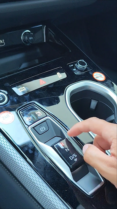 Gear Selector ASMR S-tronic: 2025 AUDI A6 AVANT (C9) #asmr #stronic #audi #shorts #catchingcars
