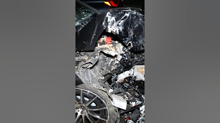 #Head-on crash in #Hamburg with #bus - driver flees, #teenager injured