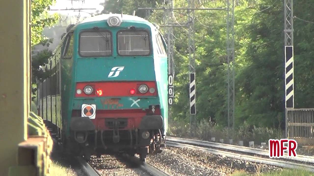 E' guerra fra treni DIESEL ed ELETTRICI, alla STAZIONE di MONTELUPO CAPRAIA (FI).