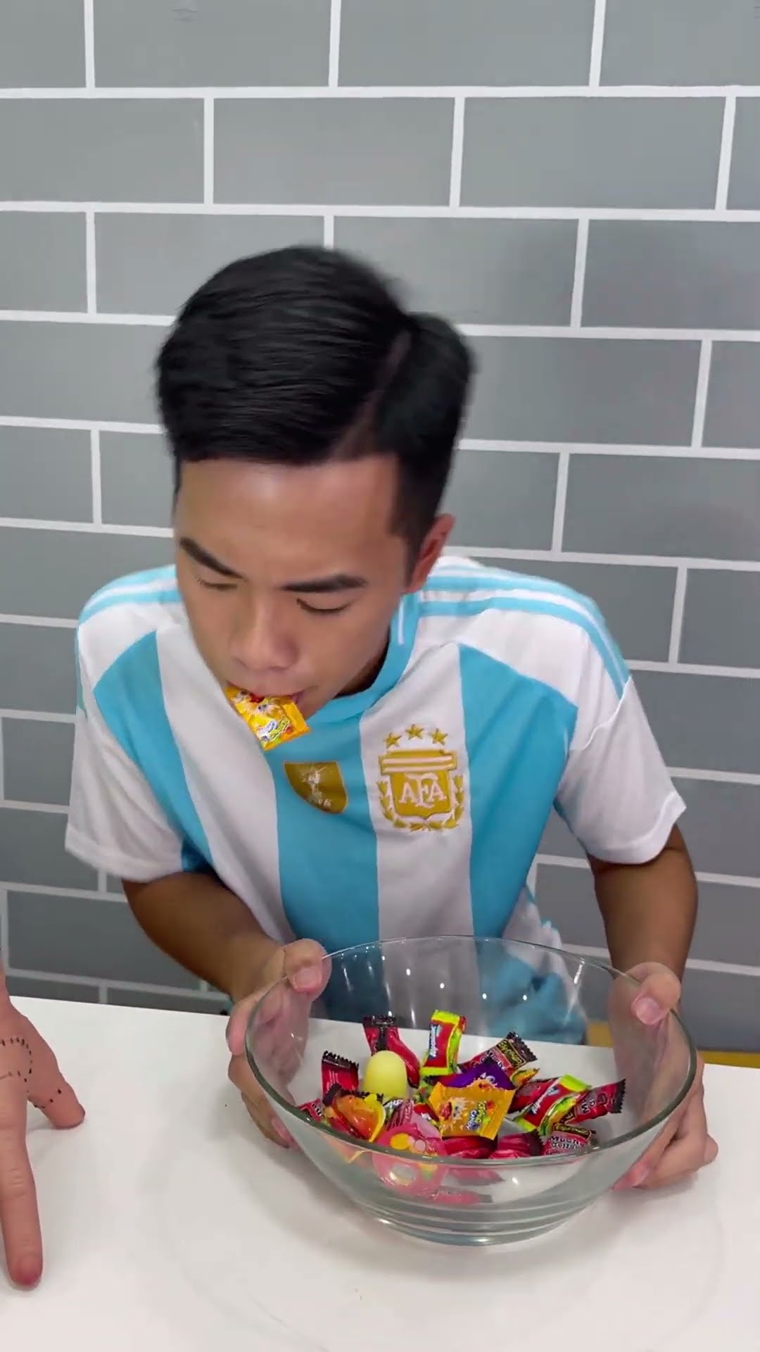 LNF - Cách xin kẹo anh trai khó tính || Ask for candy from a difficult brother #shorts