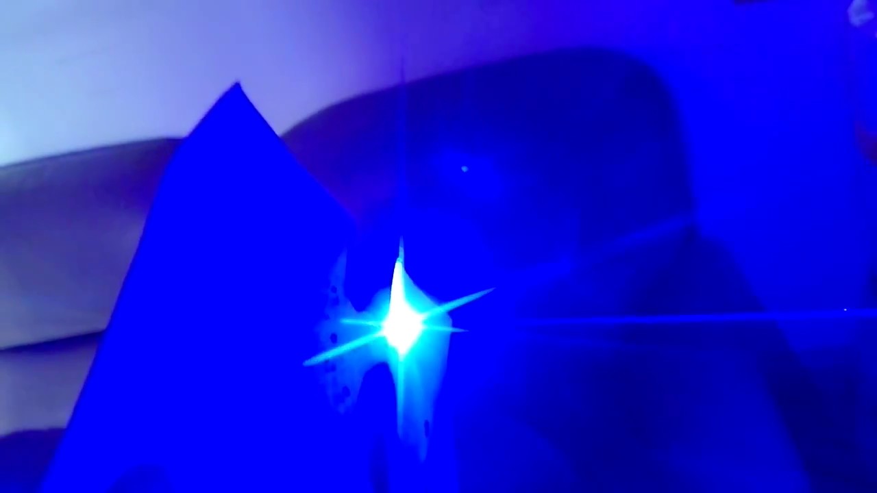 3 watt burning laser burning white paper show -  LaserPointerPenShop.com