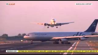 Near miss - Footage shows two planes almost colliding at barcelona airport