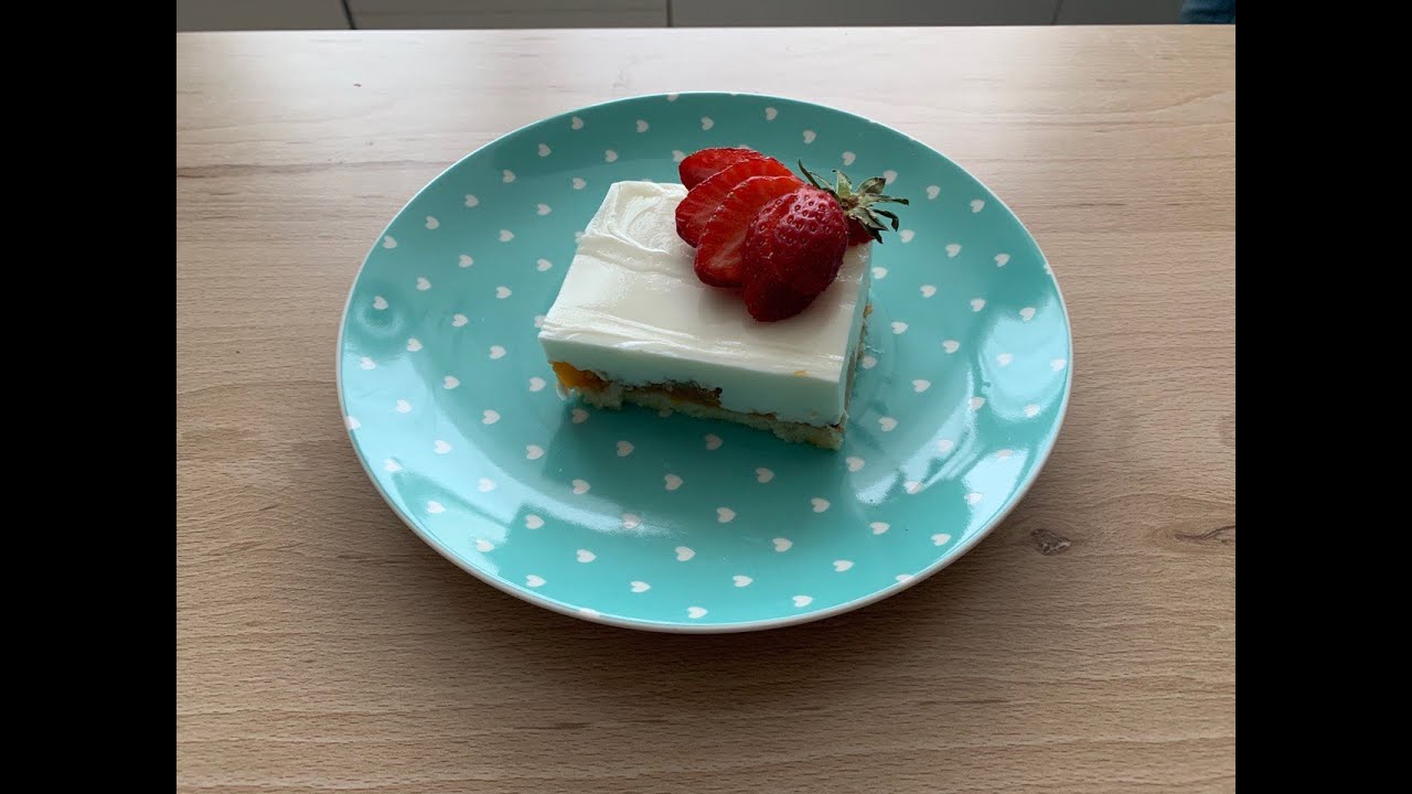 Йогурт парфе с абрикосовым компотом