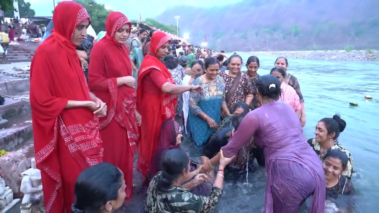 ત્રિવેણીઘાટ આરતી સ્નાન નો અદભૂત મહિમા. ઋષિકેશ…