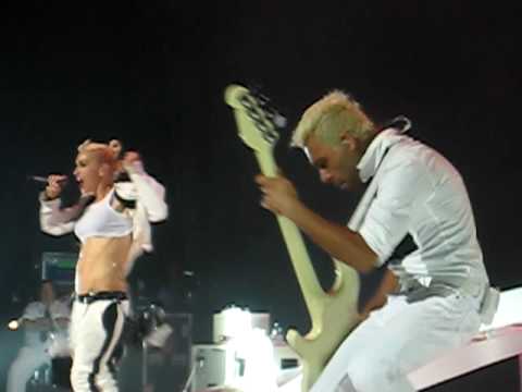 No Doubt "Hella Good" Live Front Row on 2009 Tour in Los Angeles 7/27/09