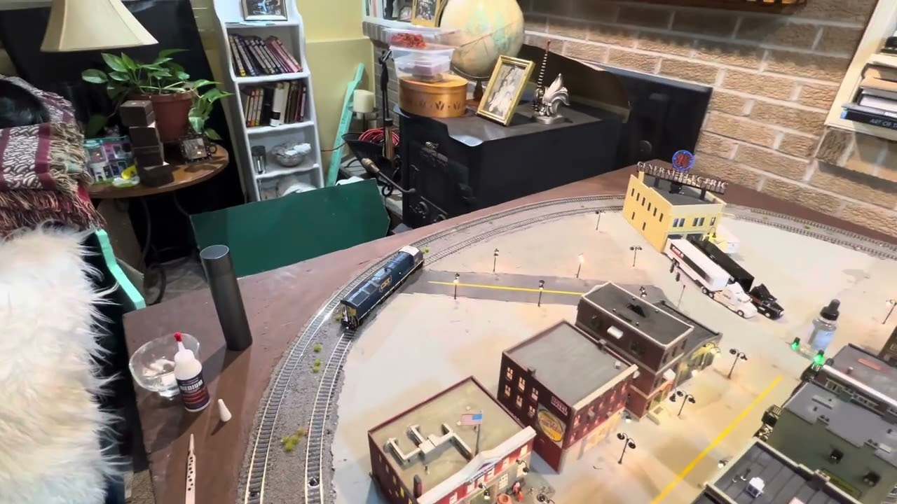 ScaleTrains HO GEVO Tier 4 CSX GE ET44AH Angled exhaust