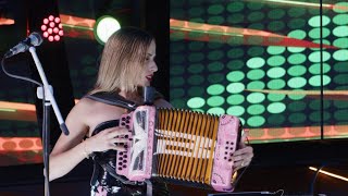 La Barbie del Acordeón - Las Indias de Baní en Vivo (A Cuarteto desde Lovera Discotec)