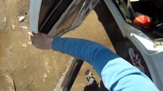 видео Шумоизоляция на ВАЗ 2114: проклейка дверей и багажника своими руками ()