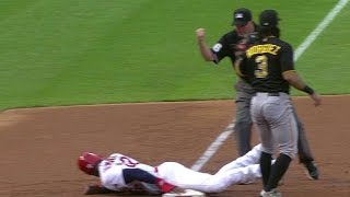 PIT@STL: McCutchen throws out Heyward at third base
