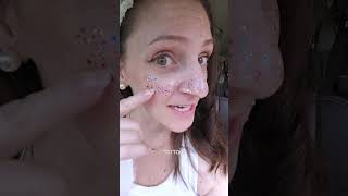 its everywhere 😩😩 tattoo glitter is gold ✨️ #freckles #4thofjuly Fazit