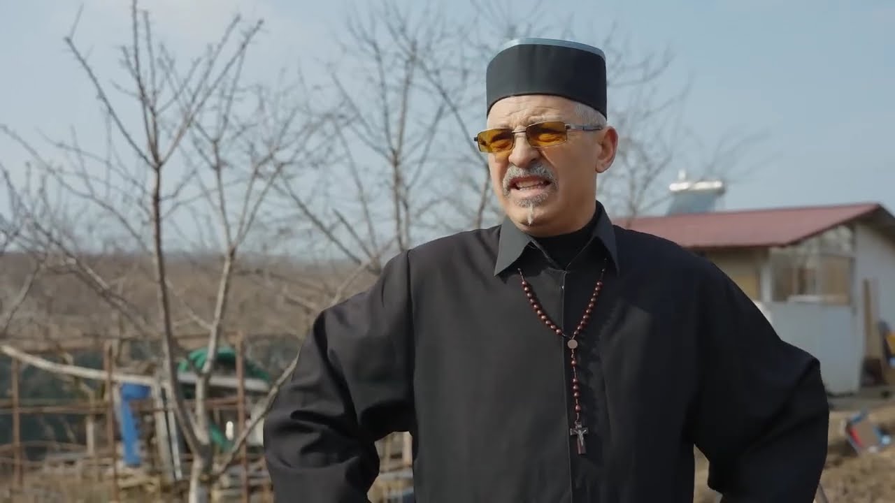 Mitica si Cornel muncitori cu ziua in sat