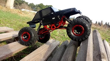 HSP rock crawler 1/10th scale - First runs look promising