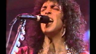 Kiss - Heaven&#39;s On Fire (live Cobo Hall 1984) HD