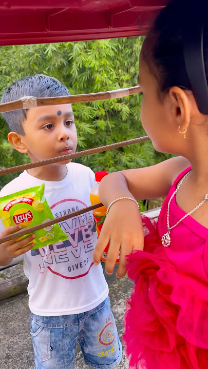 dekho Khushi ko Train mein Kya Chahiye? ￼😂😂comedy #reels #funny #tranding #reels #viralreels