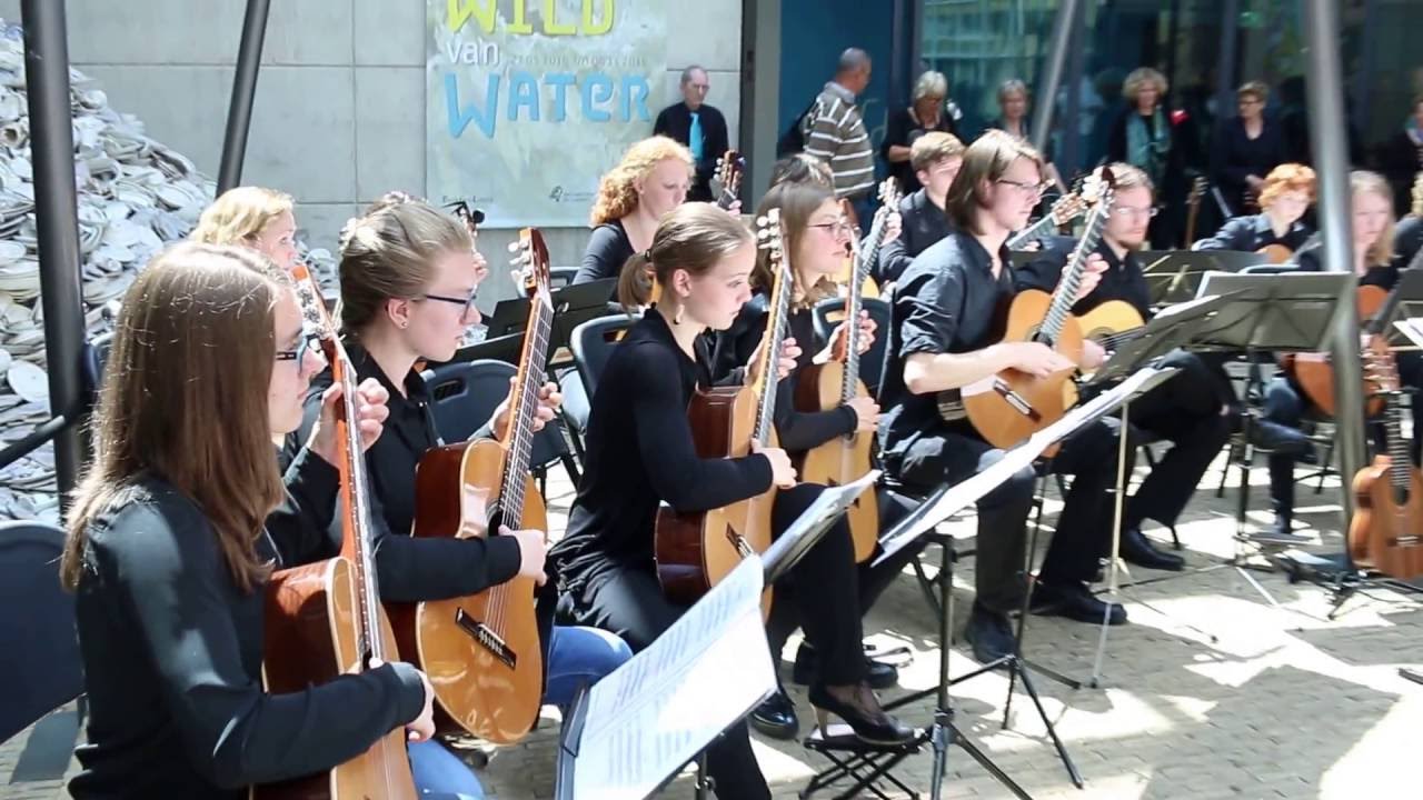 Nederlands Jeugd Gitaarorkest (NJGO) - La Cumparsita - o.l.v. Peter Constant