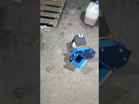 Щепоріз мульчувач гілок та рослин GNOM для домашнього від мережі 220 на підставці, видео 1