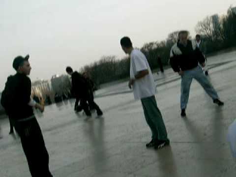 *Michael Jackson*Breakbal...  tanzt in Paris am Eifelturm PART1