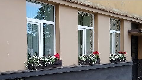 pallet wood flower boxes.