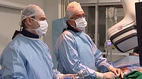 Como é feita a angioplastia na perna?
