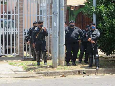 Ortega lanza a policías y turbas a reprimir a opositores en aniversario de la rebelión de abril
