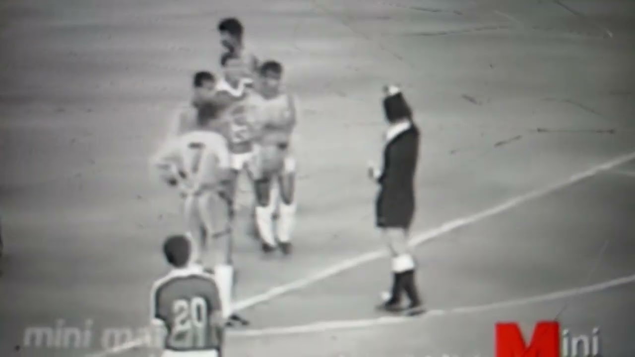 المعلق الرياضي خالدعبدالشفيع ونادرة الزمن الجميل الاسماعيلي والاهلي موسم ٨١. ٨٢